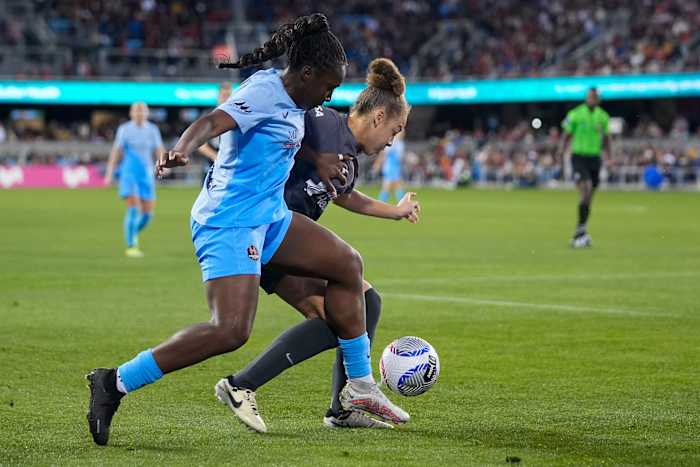 Angel City -verdediger Savy King is stabiel na het instorten tijdens het spel tegen Royals