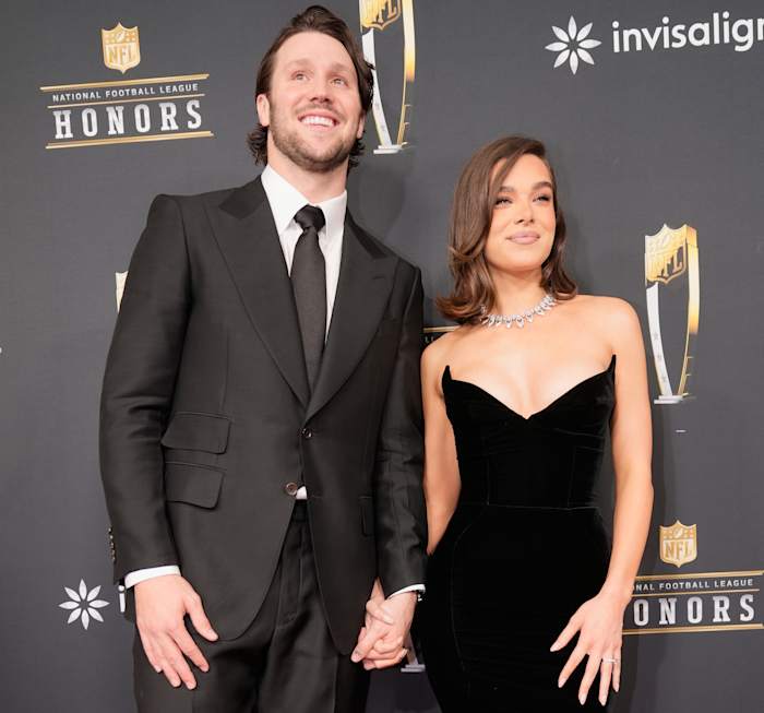 Bills QB Josh Allen toont geen tekenen van kriebels met bruiloft aan Hailee Steinfeld die snel opkomt