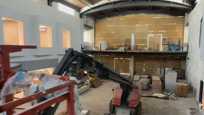 Binnen Uvalde's Legacy Elementary: een blik op veiligheidsfuncties en eerbetoon ter ere van Robb -slachtoffers