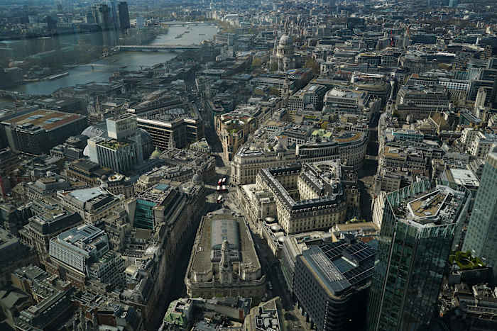 Britse inflatie stijgt naar het hoogste niveau sinds januari 2024 na binnenlandse rekeningen piek