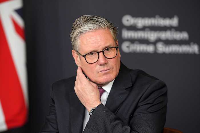 Britse regering om de immigratieregels aan te scherpen te midden van de woede van de kiezer over 'mislukte experiment in open grenzen'