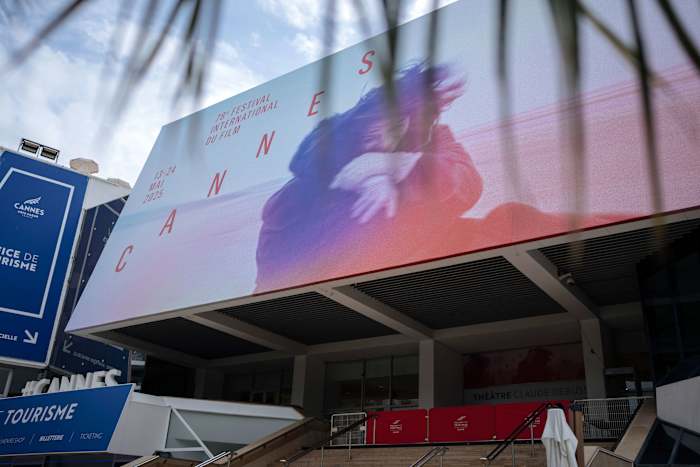 Cannes Bars -acteur van première over beschuldigingen van seksueel geweld in een verschuiving voor het festival