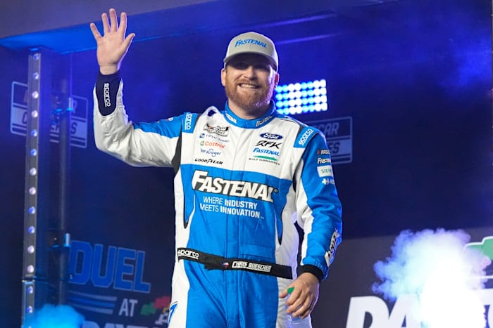 Chris Buescher is terug bij Kansas Speedway en herleeft de dichtstbijzijnde cup -serie -afwerking in de geschiedenis van NASCAR