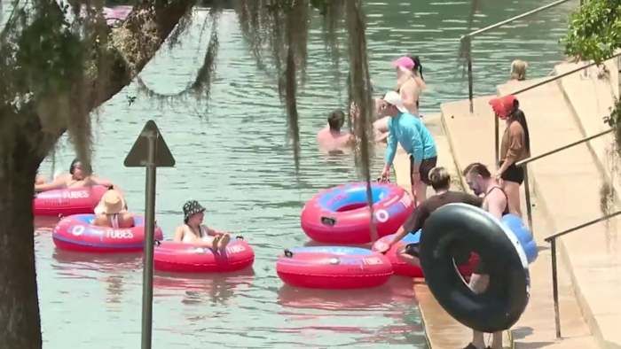 City of New Braunfels ambtenaren, rivierbezoekers bieden tips voor Memorial Day Weekend Float