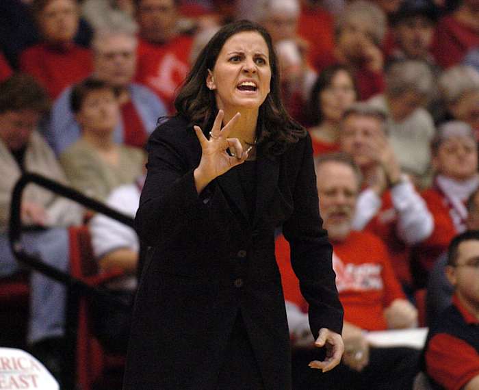 Connecticut Sun die alle opties verkent, inclusief de verkoop van franchise volgens Team President