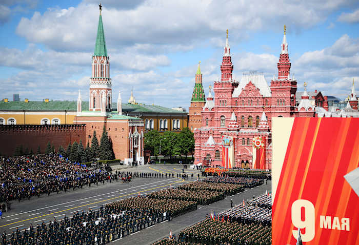 De Russische Victory Day Parade begint en markeert de 80e verjaardag van de nederlaag van nazi -Duitsland