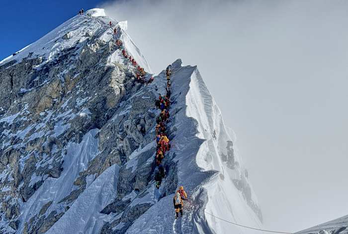 De bergsportgemeenschap van Nepal viert de 72e verjaardag van Mount Everest Conquest