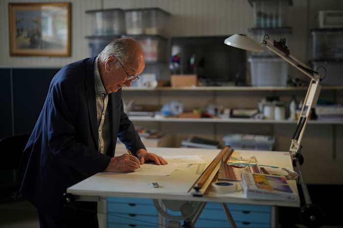 De dag dat Londen 'Barmy' ging. Een jongen uit East End herinnert zich het einde van de Tweede Wereldoorlog in Europa