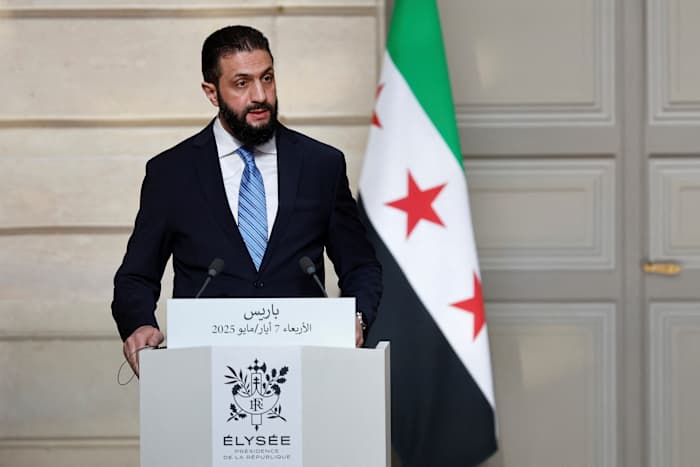 De leider van Syrië zegt dat zijn land indirecte gesprekken met Israël voert om een ​​escalatie te voorkomen