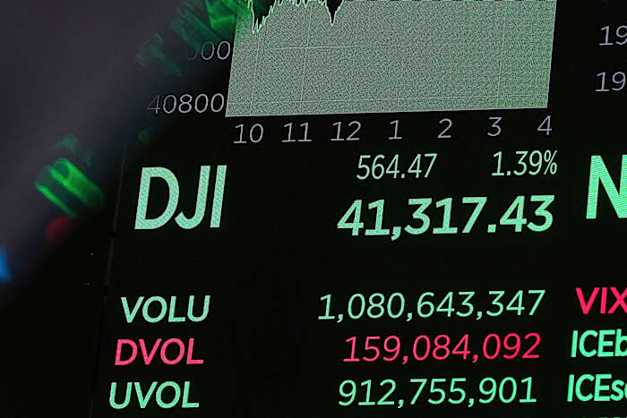 De olieprijzen dalen $ 2 met de meeste Aziatische markten gesloten voor vakanties