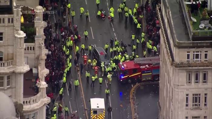 De politie zegt dat de bestuurder die in Liverpool -voetbalfans is geploegd, alleen optraden, niet verondersteld terrorisme te zijn
