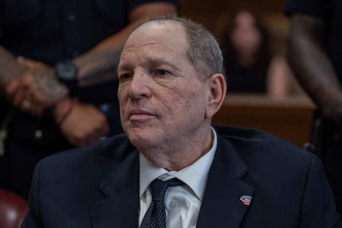 De verdedigingszaak van Harvey Weinstein begint bij het doorlopen van de seksmisdaden. Zal hij een getuige zijn?