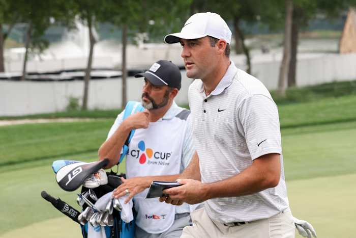 De voorsprong van Scottie Scheffler groeit tot 8 in het donker in zijn geboortestad Byron Nelson