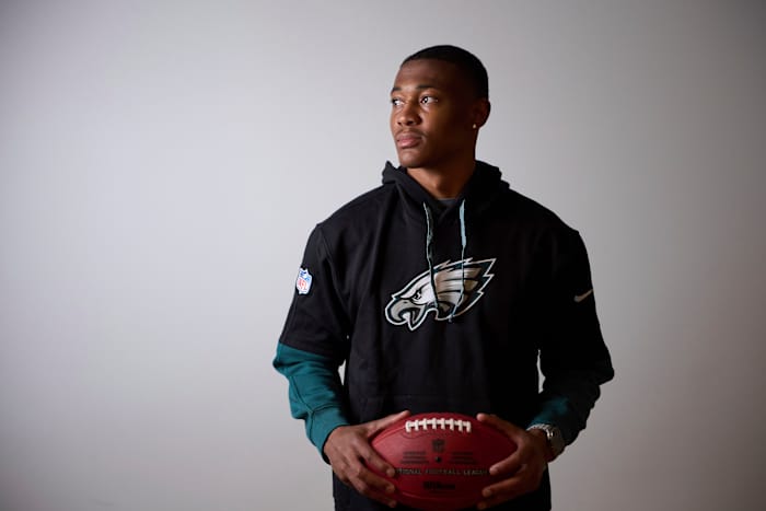 Devonta Smith van de Eagles bezoekt Spanje als NFL -ambassadeur voorafgaand aan het 2025 -spel in Madrid