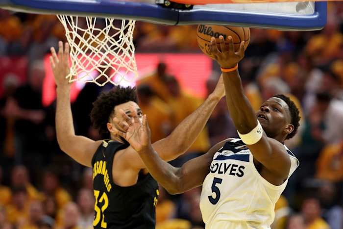 Edwards, Randle Leid Loat Way opnieuw terwijl Timberwolves Warriors 117-110 versloeg voor de lead van 3-1 playoff-serie