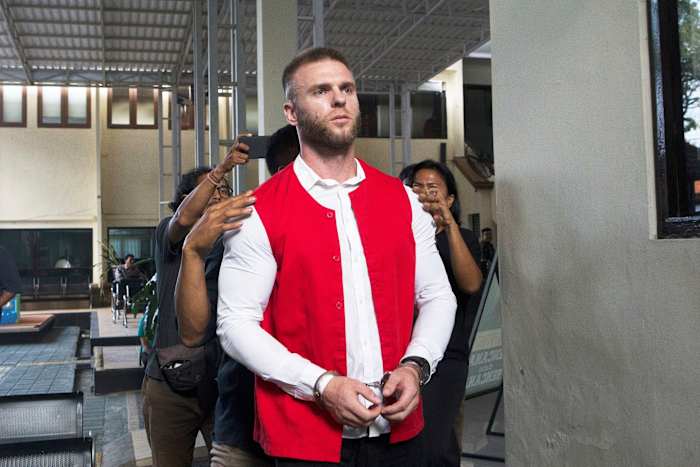 Een Britse man die in Bali wordt berecht voor een drugsdelict, pleit voor een milde straf