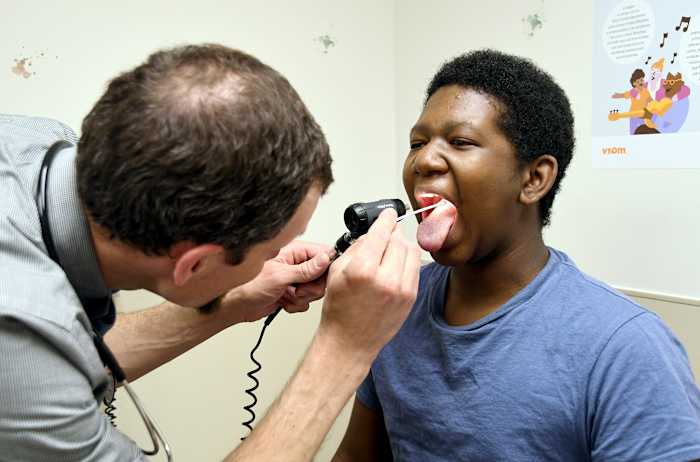 Een gemeenschap verzamelde zich om griepprikervaringen te delen. Toen stopte de regering de studie