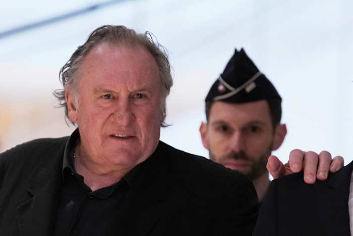 Een rechtbank in Parijs moet regeren in de seksuele aanval van de Franse acteur Gérard Depardieu