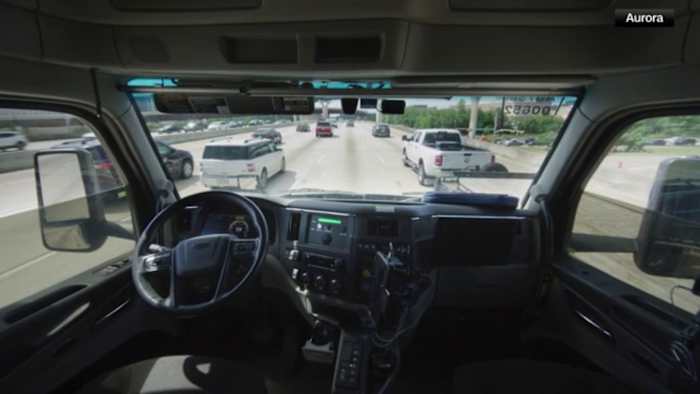 Eerste semi -truck zonder bestuurder raakt de weg in Texas