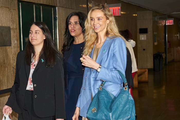 Ex-model dat getuigt dat Harvey Weinstein haar seksueel heeft misbruikt over privéjournaal