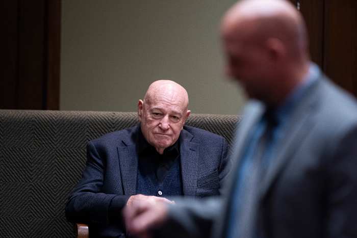 Expert getuigt dat herhaalde stakingen om het hoofd van Nichols te binden, onnodig en buitensporig waren