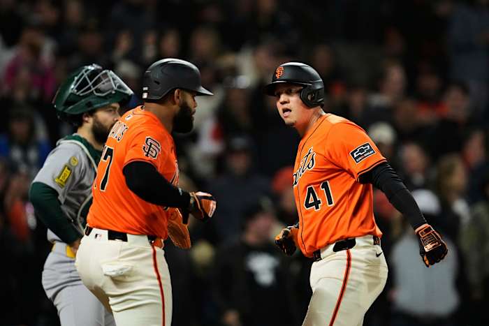 Flores slaat 3 homers en rijdt in 8 runs om Webb te steunen, terwijl Giants 9-1 bonzen