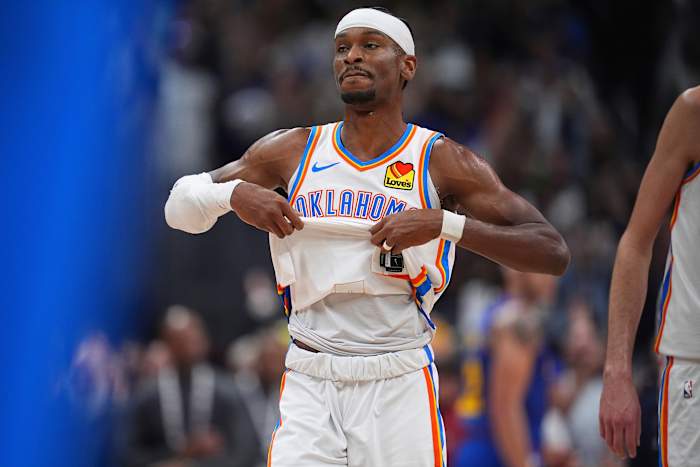 Gilgeous-Alixander hoort aan het einde beschimpt, lacht