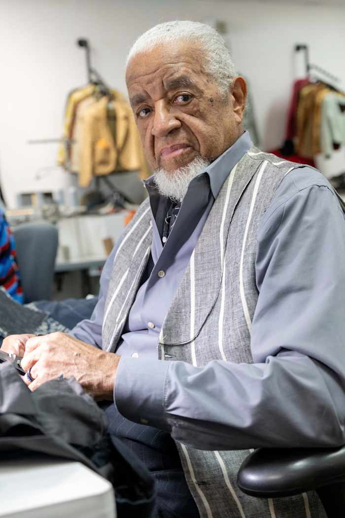 Het Met Gala is voorbij, maar het dandyisme niet. Hier is hoe je je als een dandy in het dagelijks leven kunt kleden