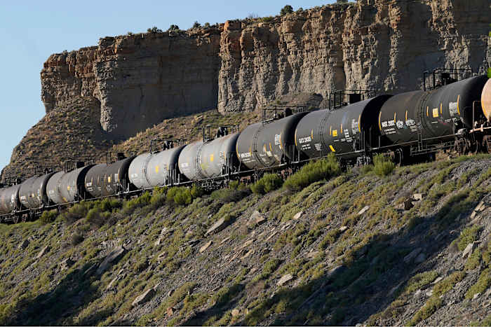 Hooggerechtshof steunt Utah Oil Railroad -uitbreiding en schaalt een belangrijke milieuwetgeving terug
