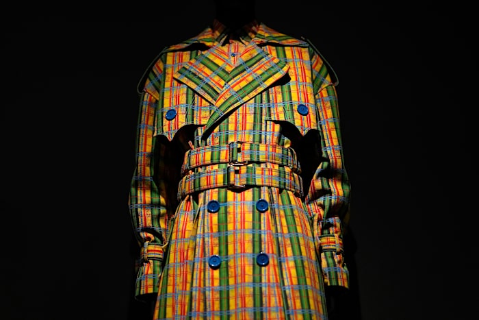 Hoogtepunten van Met Gala -tentoonstelling: een blik op zwarte stijl geeft een prominente stem voor opkomende ontwerpers