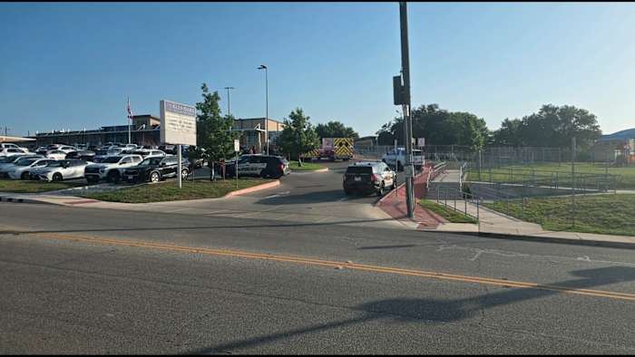 'Ik ben doodsbang voor de kinderen': ouders angstig na schijnbare zelfmoord op Northwest Side School