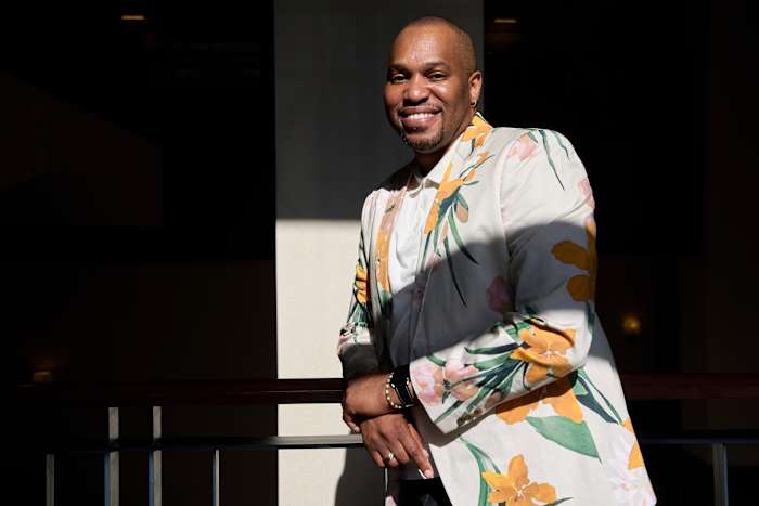 In een ongemakkelijk klimaat komen diverse trotsgroepen samen op DC met verschillende interesses maar gemeenschappelijke doelen