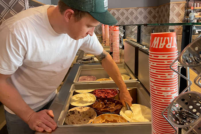 Innovatieve ijsfabrikanten serveren geheimen voor wilde recepten in een nieuw kookboek