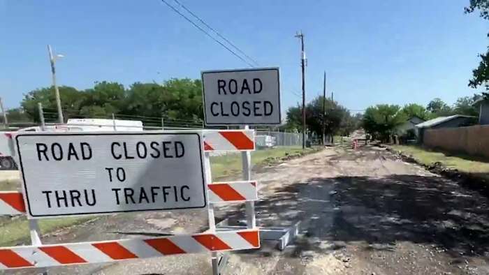 Inwoners in District 1 lagen hun belangrijkste belangen uit wanneer het stemmen van de vroege runoff -verkiezingen begint