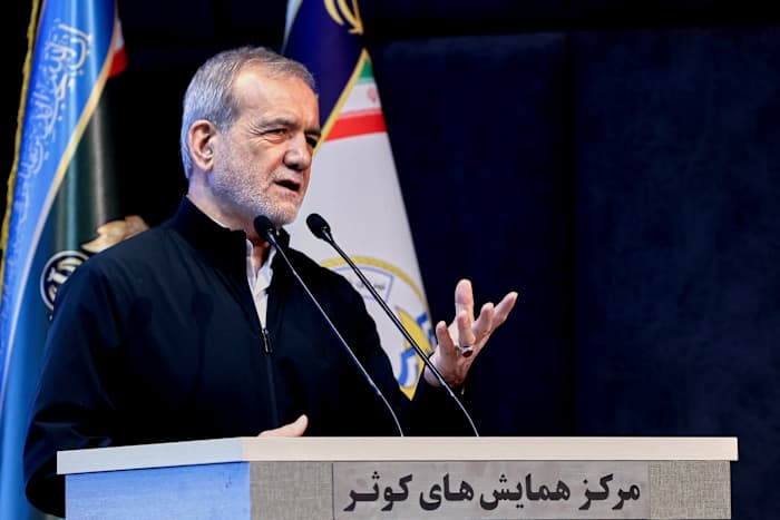 Iran zegt dat het nucleaire gesprekken met de VS zal voortzetten en de bedreigingen van Trump haalt