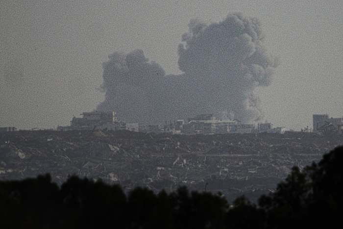 Israëlische stakingen doden 52 in Gaza, waaronder 36 in een school die wordt gedraaid, zeggen arts