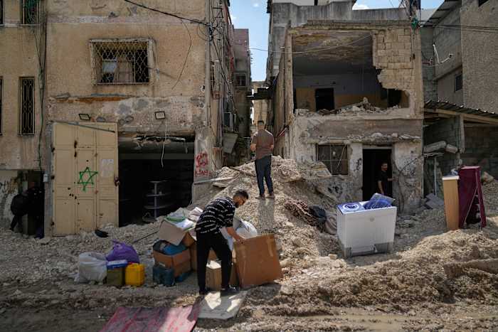 Israëlische troepen om meer dan 100 huizen te slopen op de Westelijke Jordaanoever van de Israëlische, zegt de lokale gouverneur, zegt de lokale gouverneur