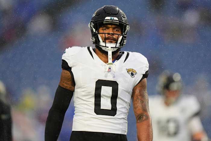 Jaguars brengt WR Gabe Davis uit, op 14 maanden nadat hij hem had ondertekend bij een contract van $ 39 miljoen
