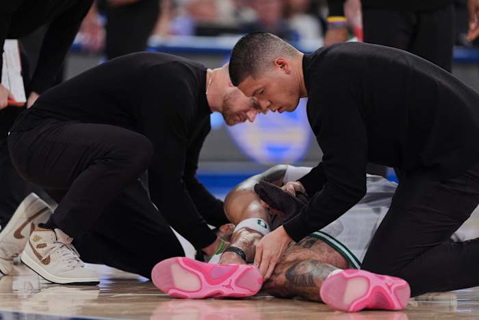 Jayson Tatum droeg op de vloer met rechterbeenblessure en Celtics Star zal MRI hebben