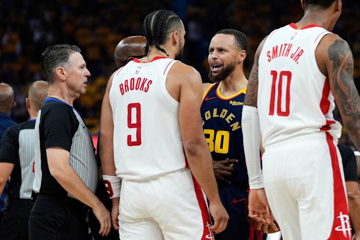 Jimmy Butler keert terug van blessures afwezigheid om krijgers te leiden langs Rockets 109-106 voor lead van 3-1 series