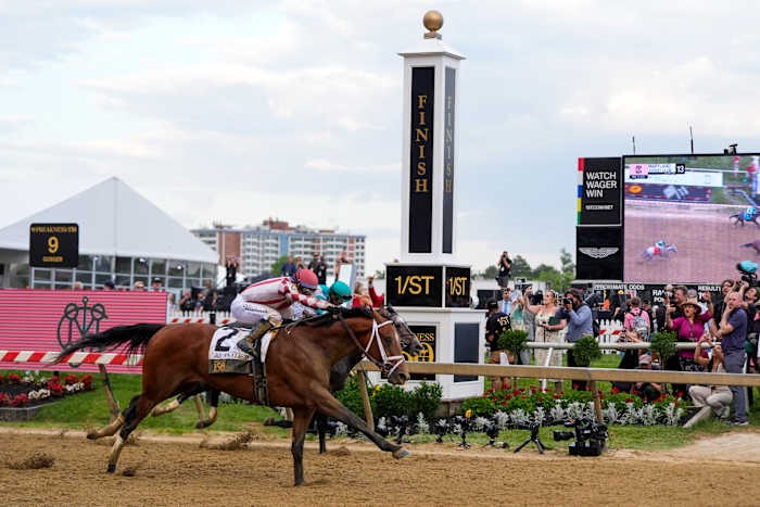Journalistiek komt van achteren om de Preakness te winnen 2 weken na het eindigen van de 2e in de Kentucky Derby