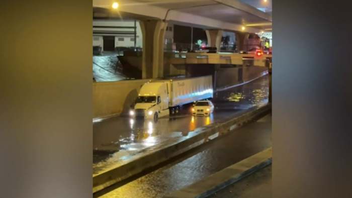 KSAT -bemanningen veroveren bliksem-, hagel- en vastgelopen voertuigen in Bexar County, Hill Country tijdens stormen