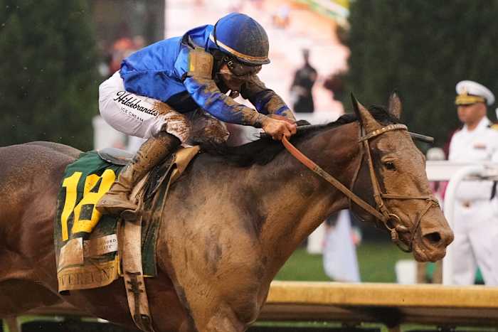 Kentucky Derby -winnaar Soevereiniteit loopt niet in de Preakness, die de mogelijkheid van Triple Crown onstuimig is