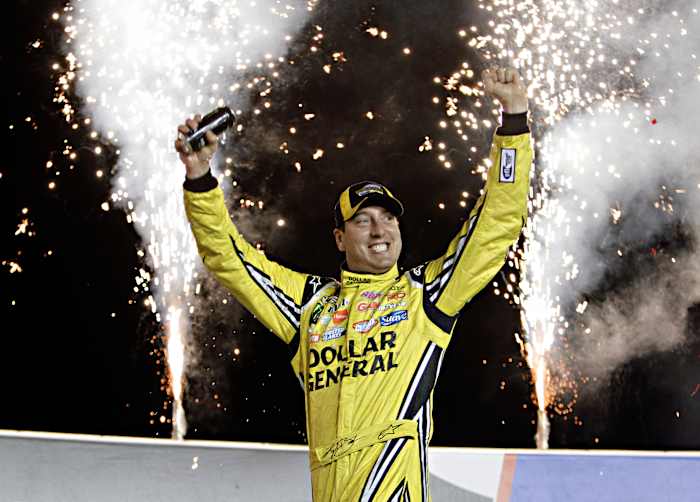 Kyle Busch werd ooit uit een nummer geschopt omdat hij te jong was. Nu wordt de NASCAR -kampioen 40