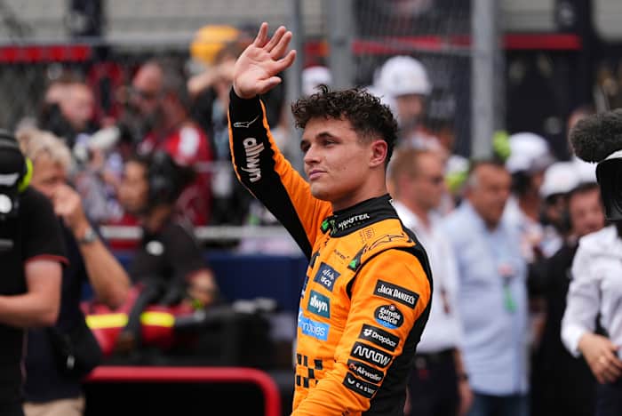Lando Norris verslaat teamgenoot Oscar Piastri in een bewogen sprintrace bij Rainy Miami Grand Prix