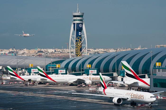 Lange-haul Carrier Emirates meldt recordwinst van $ 5,2 miljard, omdat het personeel 22 weken betaalt als bonus