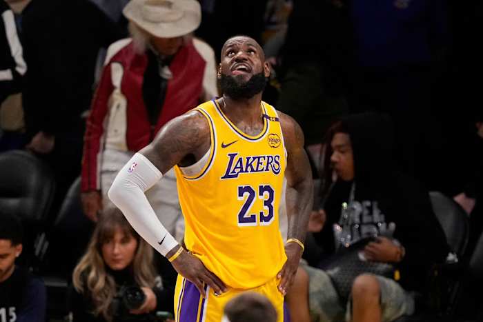 Lebron: 'Ik heb het antwoord niet' op vragen over zijn toekomst na de exit van Lakers uit NBA Playoffs