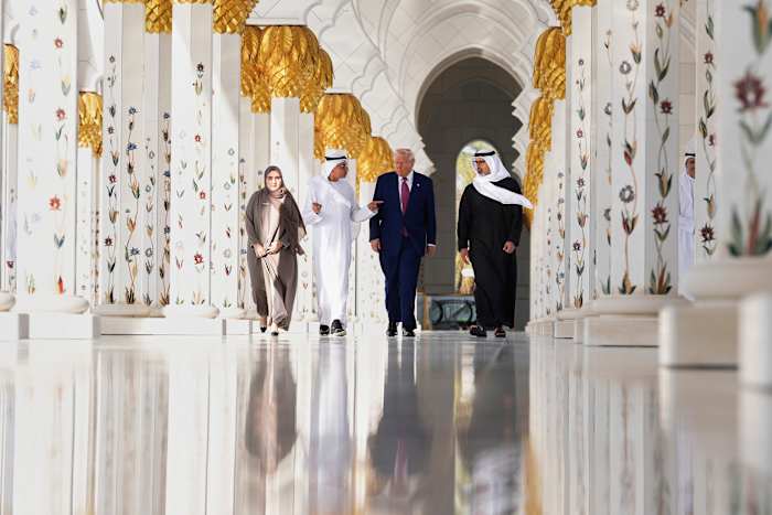 Live Updates: Trump wikkelt Midast -Tour, ontmoet bedrijfsleiders, bezoeken Interfaith Center