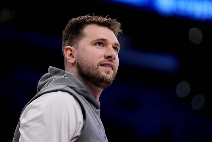 Luka Doncic schenkt de volledige kosten voor het herstellen van vernialiseerde Kobe Bryant -muurschildering in het centrum van Los Angeles