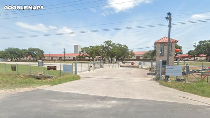 MAN Gedood in Fuel Tank Explosion in Camp Stanley Ammunition Facility, zegt de woordvoerder van het Amerikaanse leger